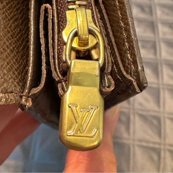 EUC Louis Vuitton Damier Ebene Sarah Wallet - Picture 5 of 12